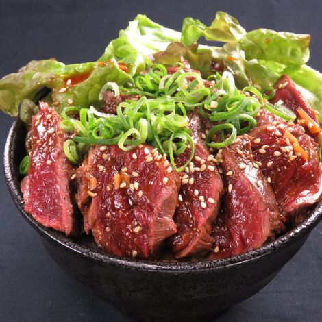 オムライス ステーキ丼 地下鉄三宮駅から徒歩１分でテイクアウト