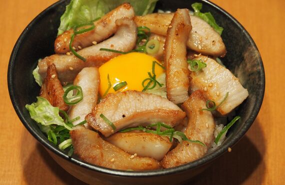 【豚トロ丼をテイクアウト】肉バル×アヒージョTrim三宮店