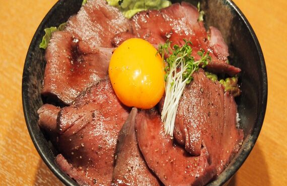【ディナーにおすすめのデリバリー】ステーキ丼Trim三宮店