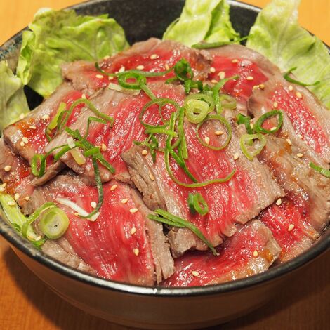 ランチに神戸牛ステーキ丼もテイクアウトできるtrim三宮店