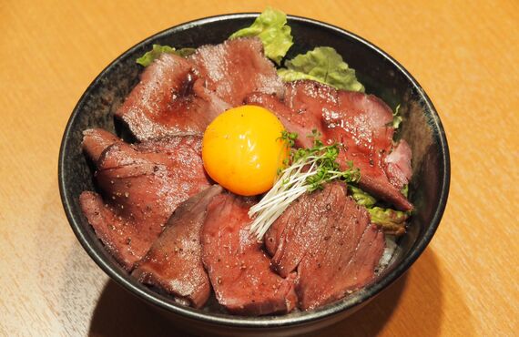 【ローストビーフ丼】三宮のデリバリーやテイクアウトをTrim三宮店で！